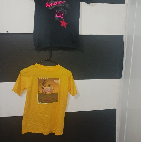 Bundle of Nike Boy Logo Graphic Tees - Picture 3 of 15